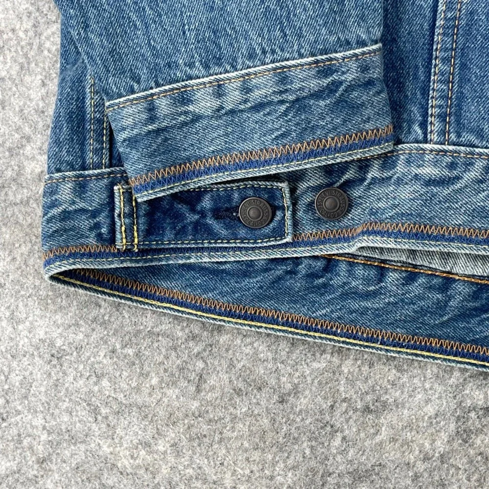 Levi's Trucker Denim Jacket Men XL Blue Relaxed Fit Embroidered Logo A5782-0080